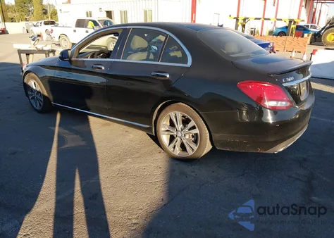 2017 Mercedes-Benz C 300 из США, поврежденный, VIN 55SWF4JB9HU189534